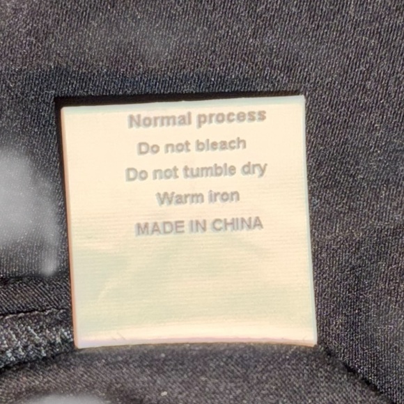 NWT Black T-Shirt with Red Glitter Lips Plus 4X - Picture 13 of 14